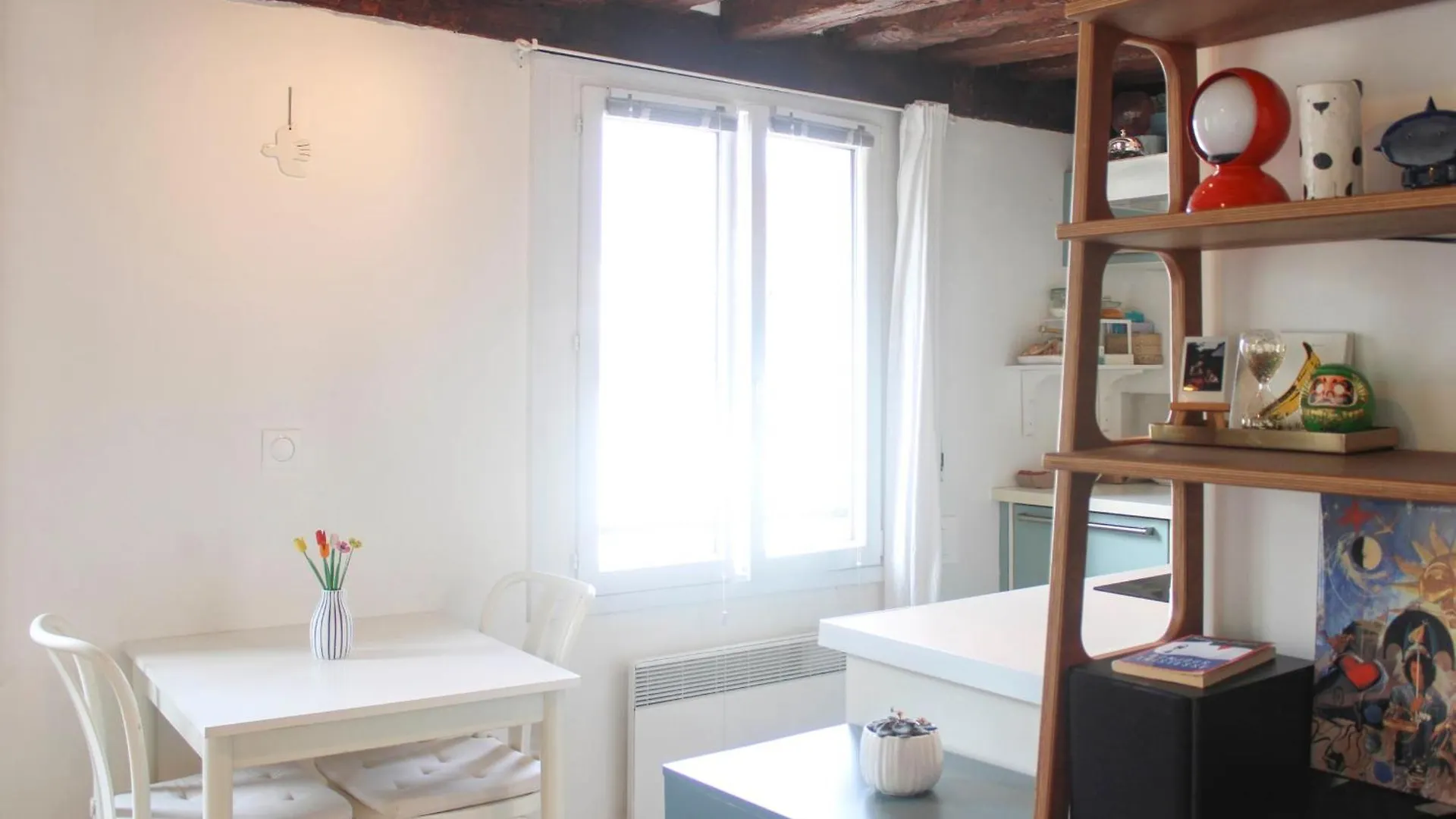 Bright And Quiet 25 M Apartment Paris France