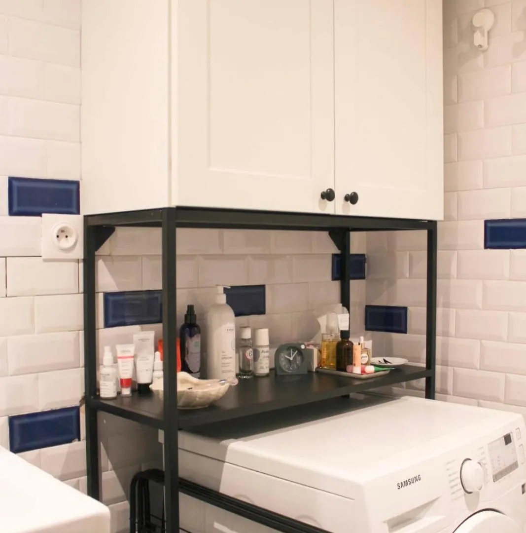 Bright And Quiet 25 M Apartment Paris